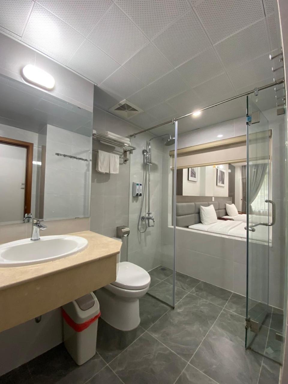 Van Nam Hotel Ha Long Exterior photo